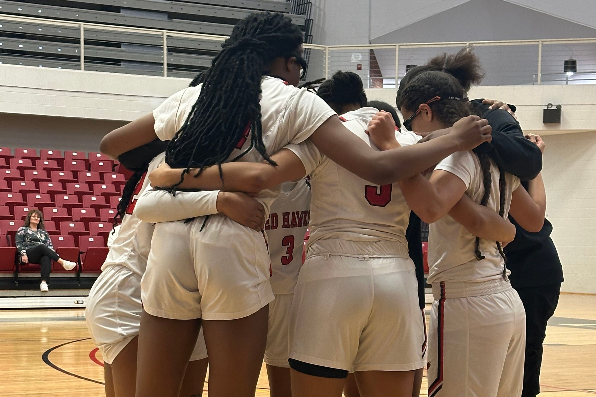 Red Hawk women&rsquo;s basketball holding open try out on June 22